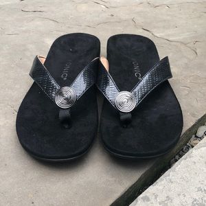 Vionic flip flops